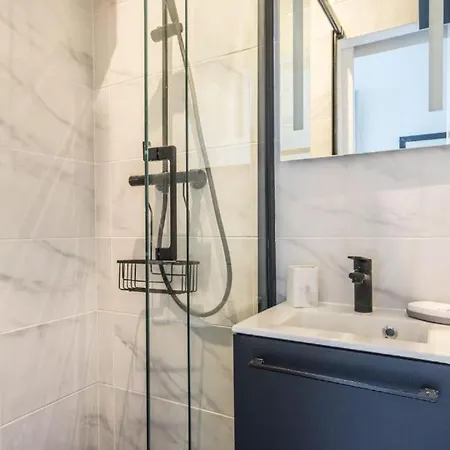 Apartment Idealement Situe A 5 Min A Pied De La Tour Eiffel Et Du Trocadero *