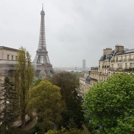 Idealement Situe A 5 Min A Pied De La Tour Eiffel Et Du Trocadero * Paris
